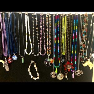 LOT OF 31 PIECES 30 HANDMADE NECKLACES 1 BRACELET